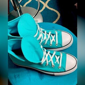 Brand new Turquoise Lift Platform Chuck Taylor’s women’s 9